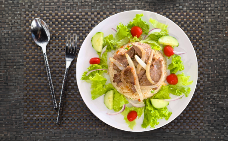 BBQ BEEF WITH SALAD
