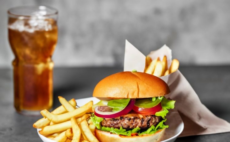 HAMBURGER COMBO (BEEF BURGER, FRIES AND DRINK)